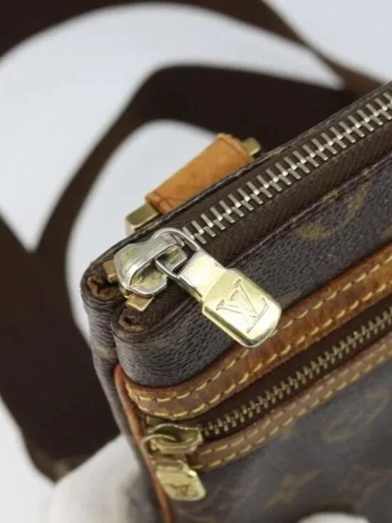 LOUIS VUITTON Monogram Pochette Bosphore Shoulder Bag M40044 LV Auth 166163 - Picture 10 of 16